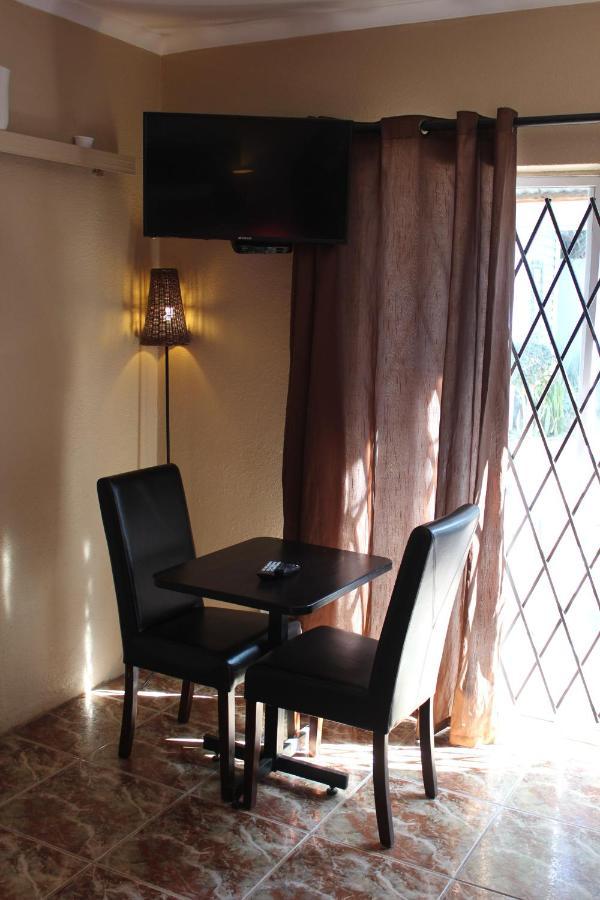 25 On Fitzpatrick Apartment Parow Luaran gambar