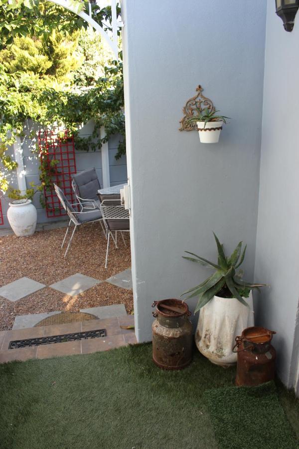 25 On Fitzpatrick Apartment Parow Luaran gambar