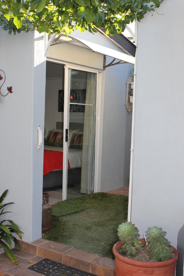 25 On Fitzpatrick Apartment Parow Luaran gambar