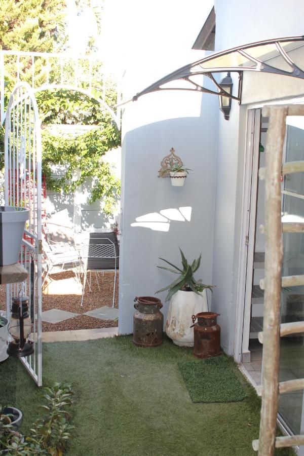25 On Fitzpatrick Apartment Parow Luaran gambar