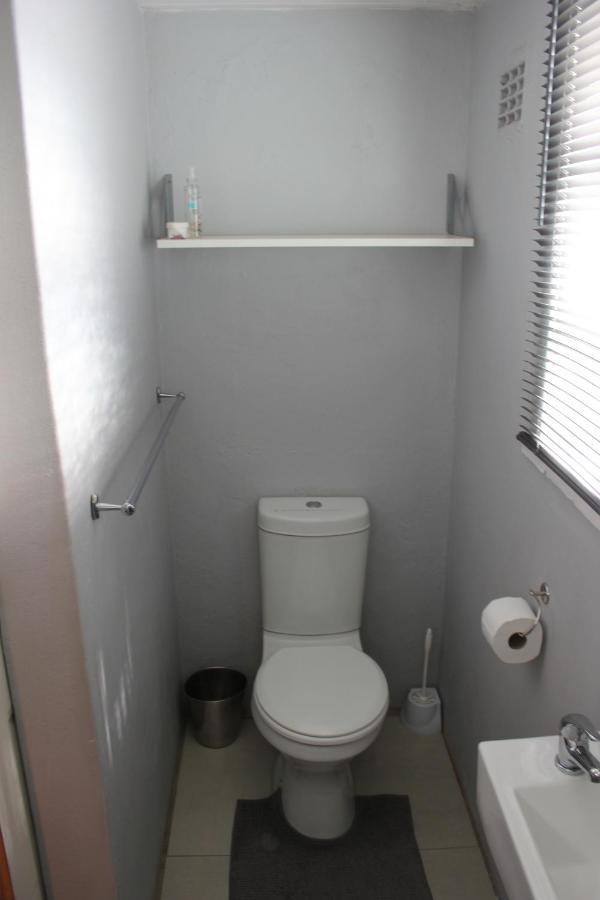 25 On Fitzpatrick Apartment Parow Luaran gambar