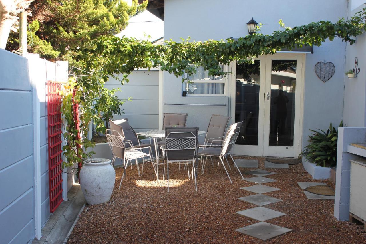 25 On Fitzpatrick Apartment Parow Luaran gambar