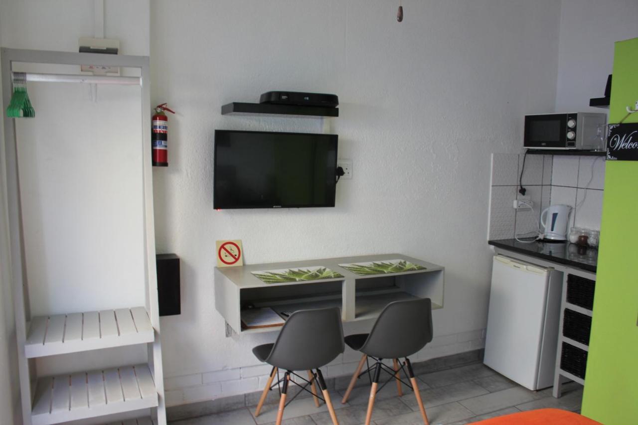 25 On Fitzpatrick Apartment Parow Bilik gambar