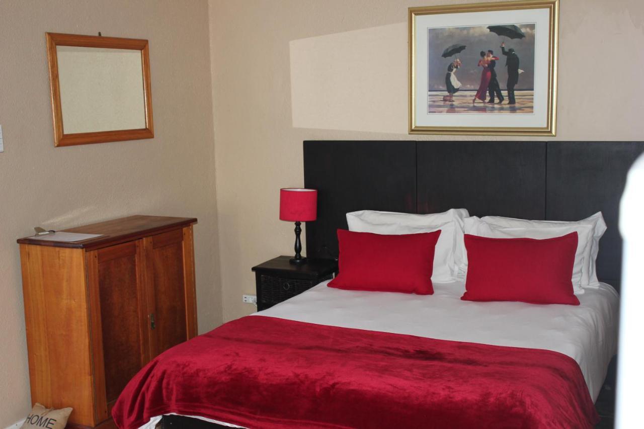 25 On Fitzpatrick Apartment Parow Luaran gambar