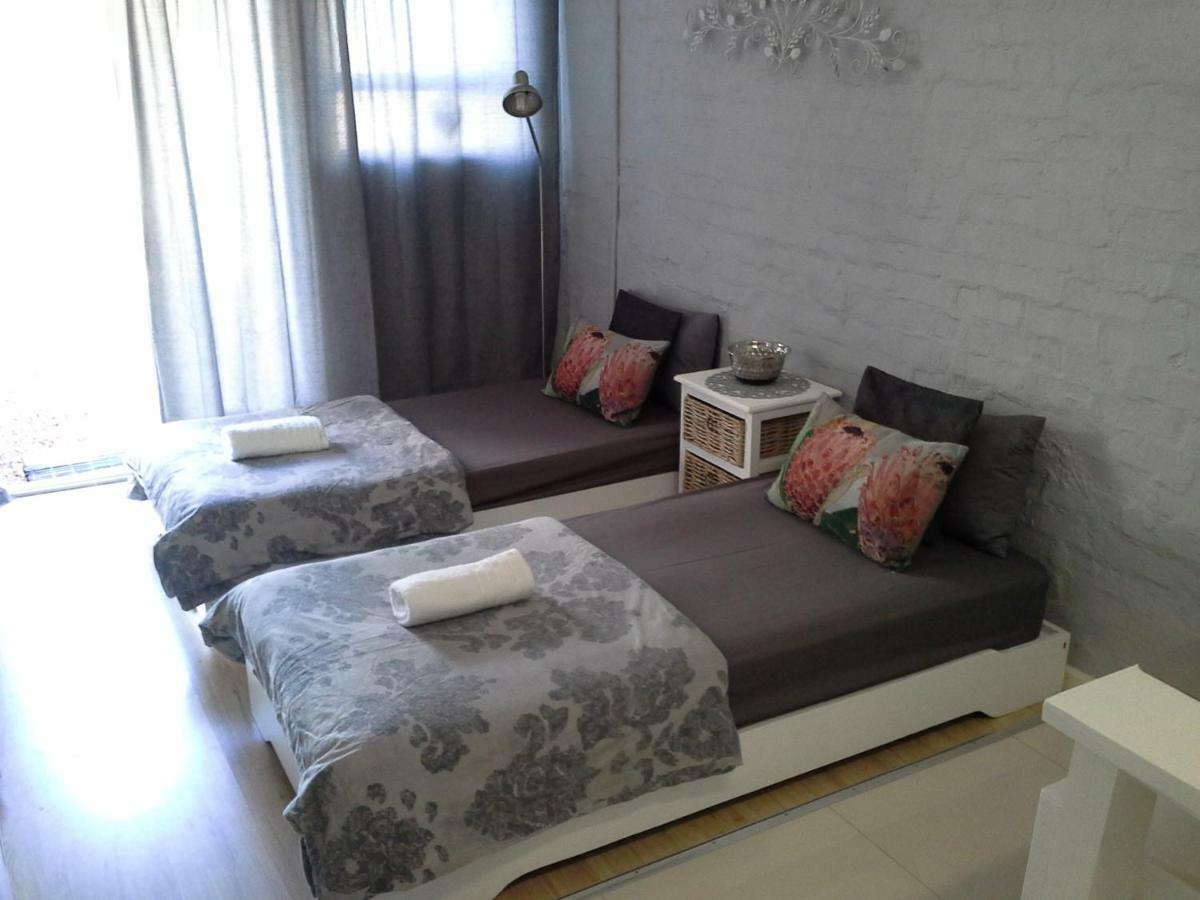 25 On Fitzpatrick Apartment Parow Luaran gambar