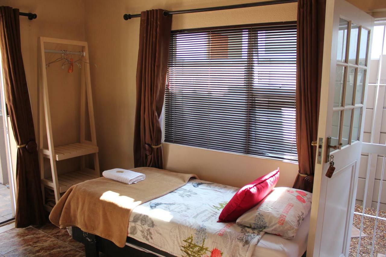 25 On Fitzpatrick Apartment Parow Luaran gambar