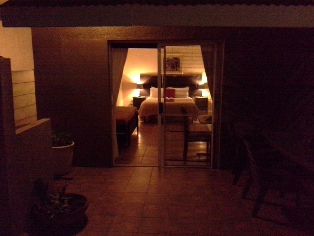 25 On Fitzpatrick Apartment Parow Luaran gambar